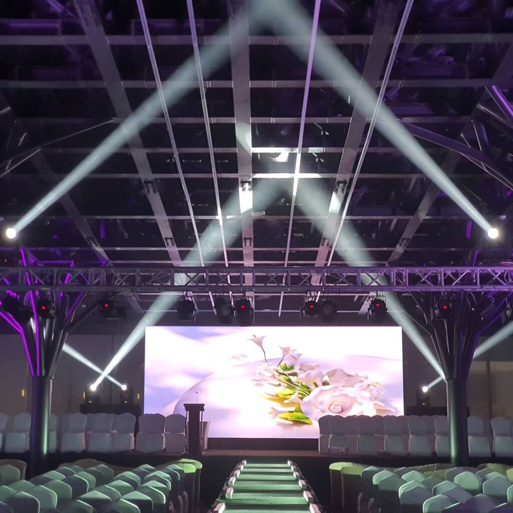 اضاءة + شاشة لحفل الزفاف